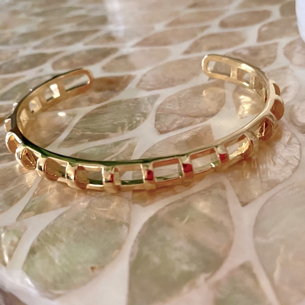 Pretty cuff bracelet in golden tone metal - Picture 5 of 16